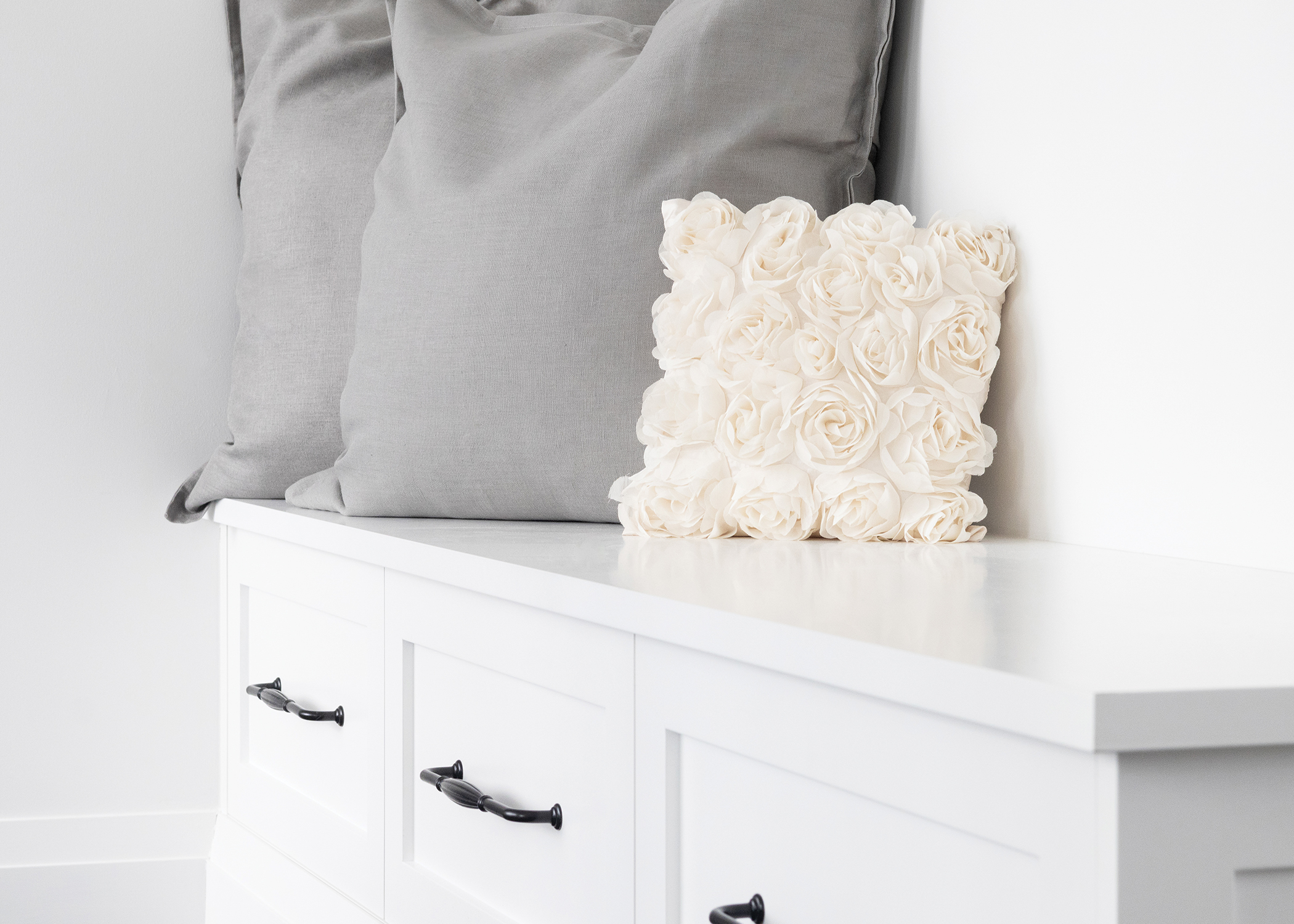 Custom 7 – Office bench with storage
