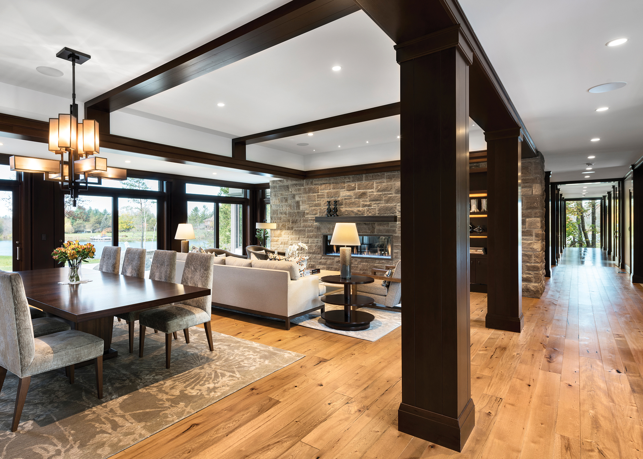 DT – living room with beams